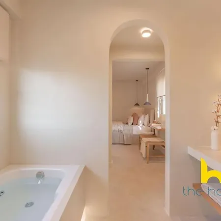 Apartment Romantic Rooftop With Acropolis View & Whirlpool! *