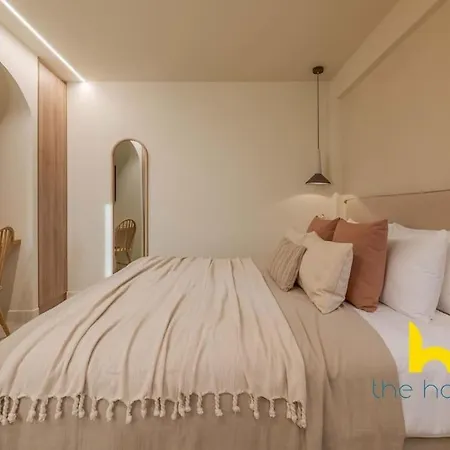 Apartment Romantic Rooftop With Acropolis View & Whirlpool!