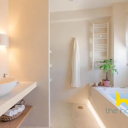 Apartment Romantic Rooftop With Acropolis View & Whirlpool!